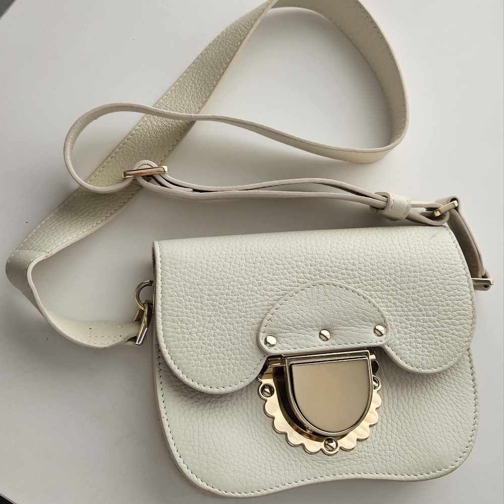 Ferla Metro Crossbody Handbag 👜
